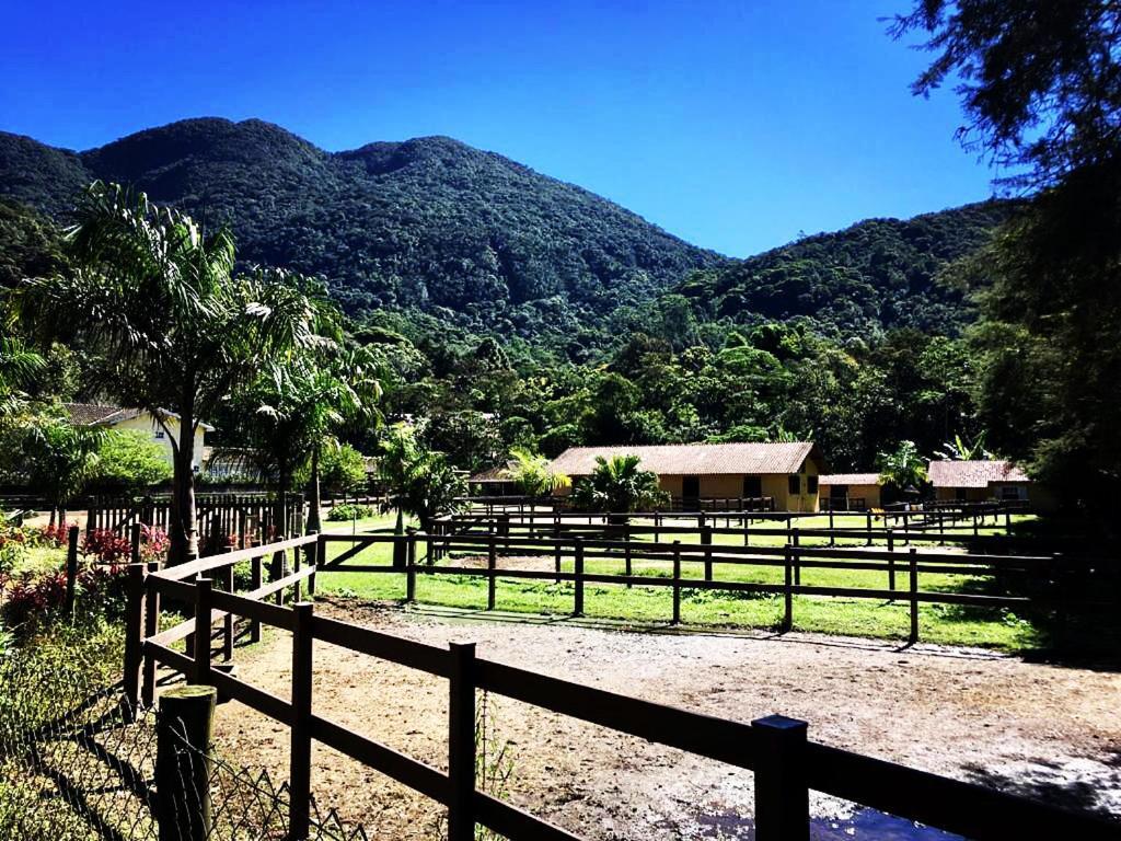 Hotel Pinheiros Do Rocio à Petrópolis Extérieur photo